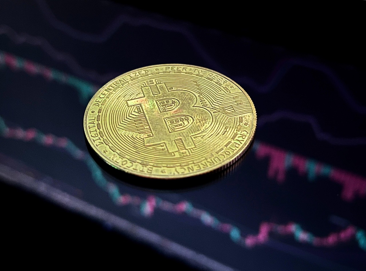 黄金再飙新高！数据：比特币通常在100~150天内跟进拉涨
